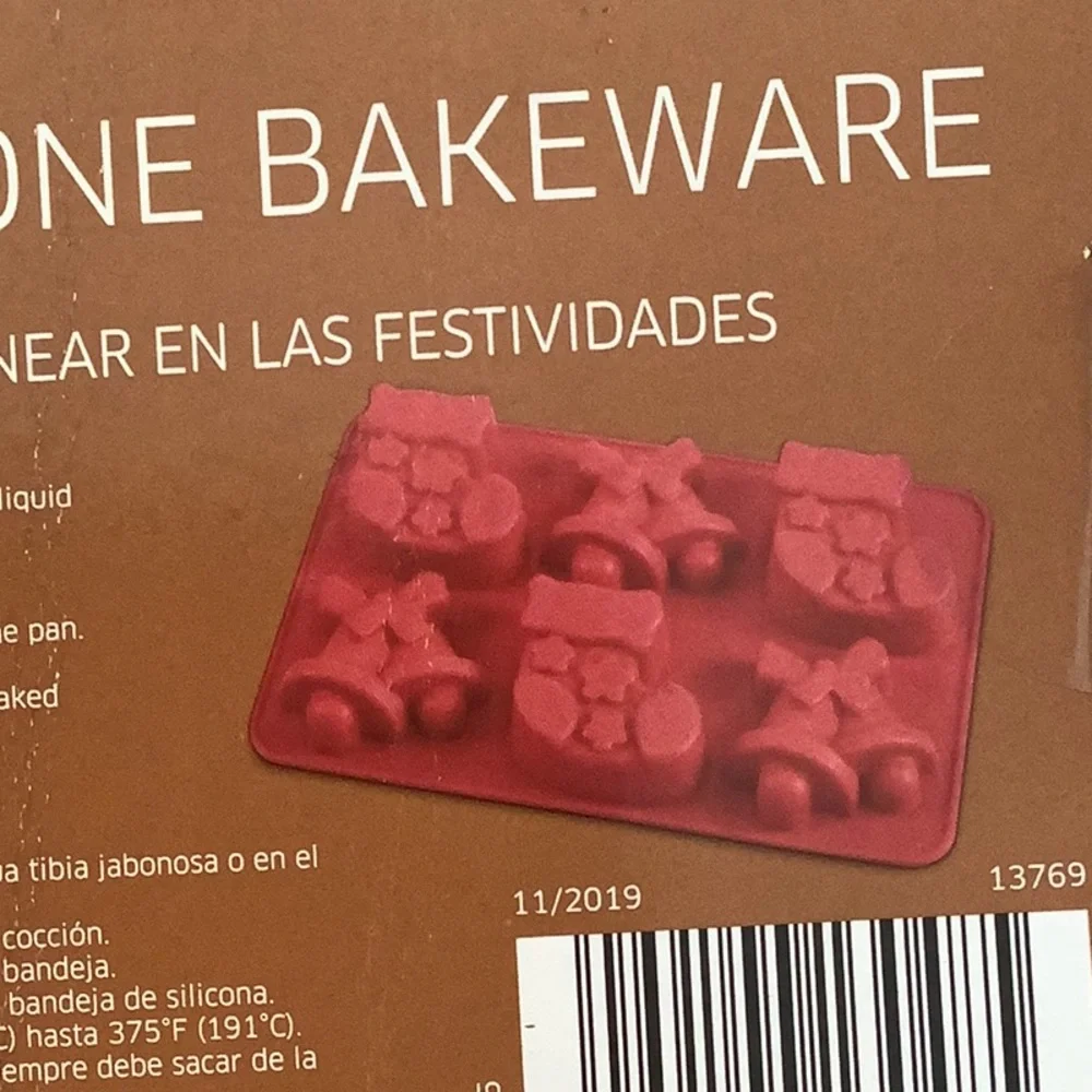NEW Crofton Holiday Christmas Silicon Bakeware